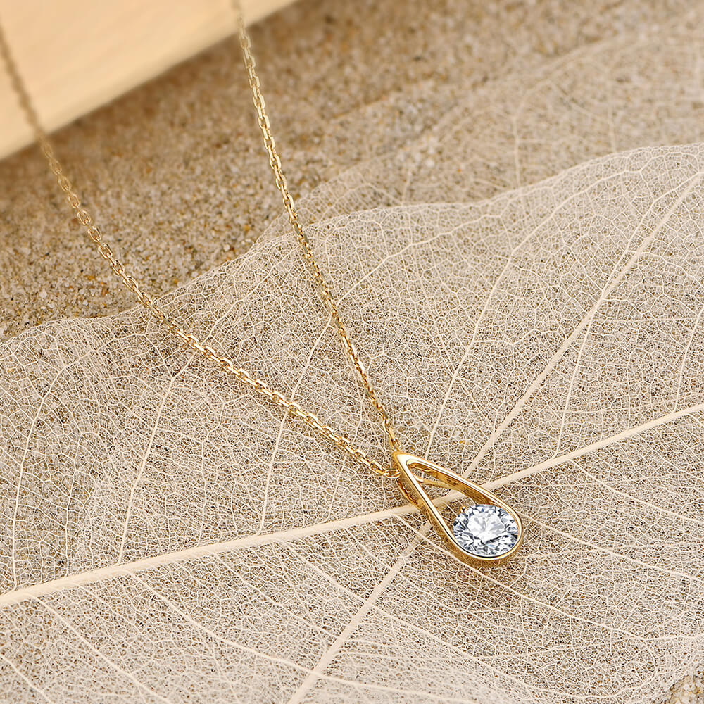 Belamol® Moissanite Round Cut Solitaire Suspended Necklace